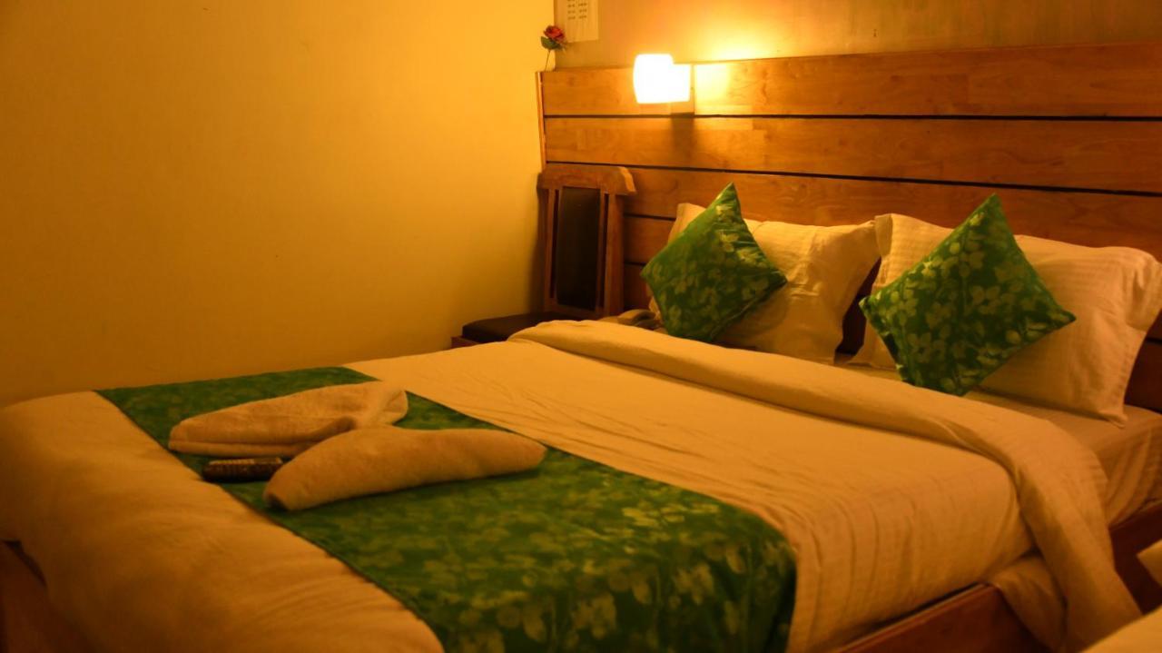 Hotel Sea Rock Jangli Ghat Bagian luar foto