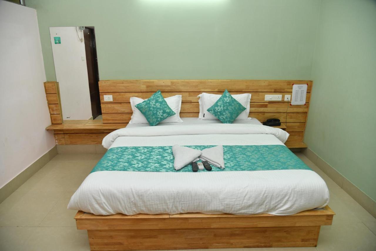 Hotel Sea Rock Jangli Ghat Bagian luar foto